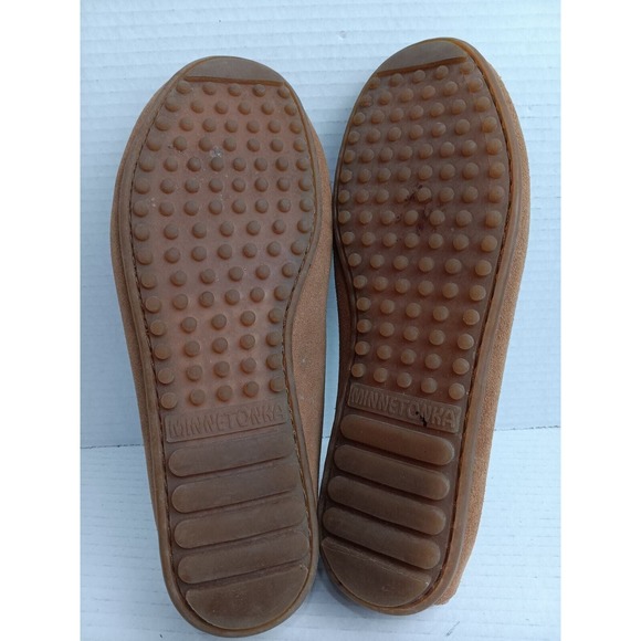 Minnetonka Moccasins 917T Taupe Leather Suede Round Toe Slip On Shoes Size 8